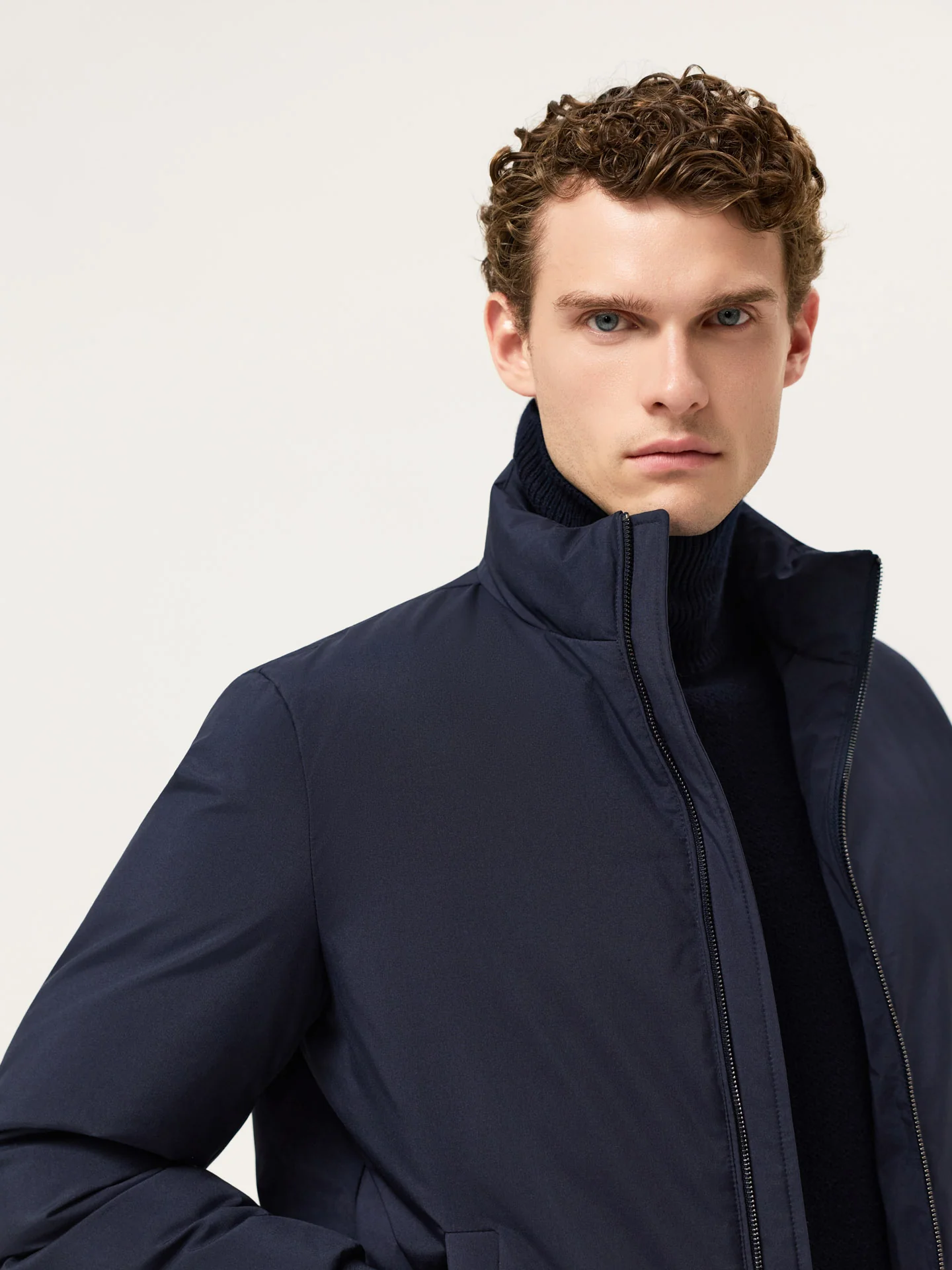 Bomber de Penas Verdadeiras com Acabamentos em Malha Canelada - Image 5