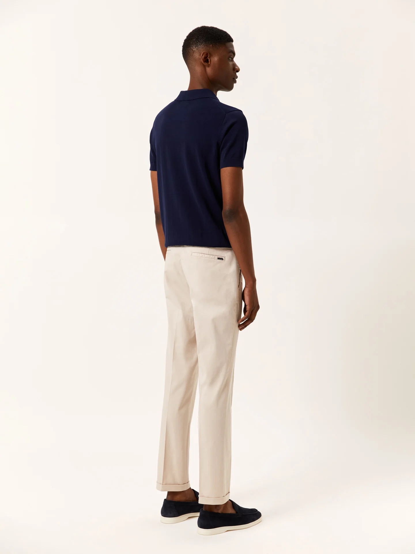 Calças casuais com pregas slim fit em sarja garment dye - Image 7