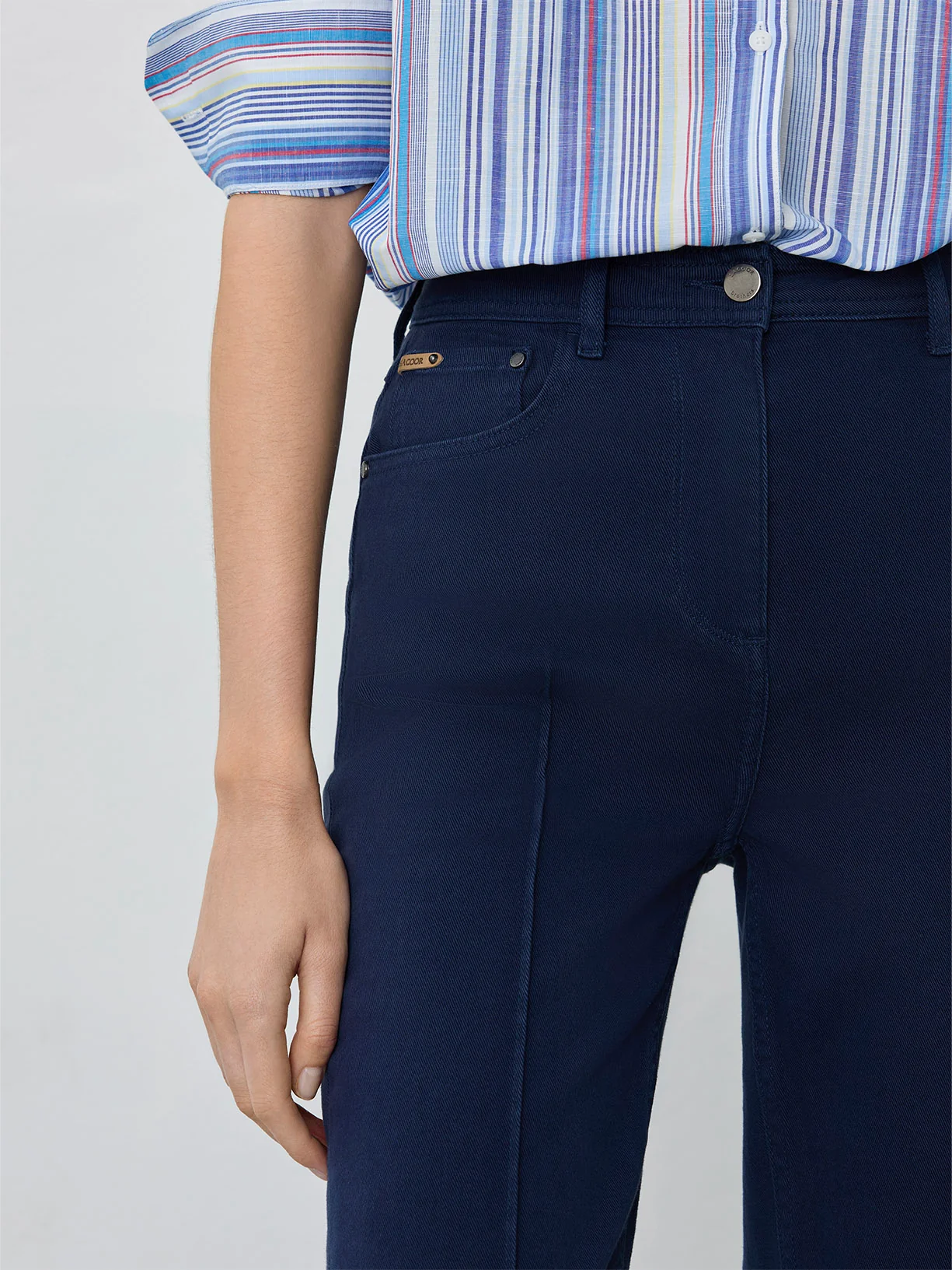 Calças com a bainha virada para cima - Image 10