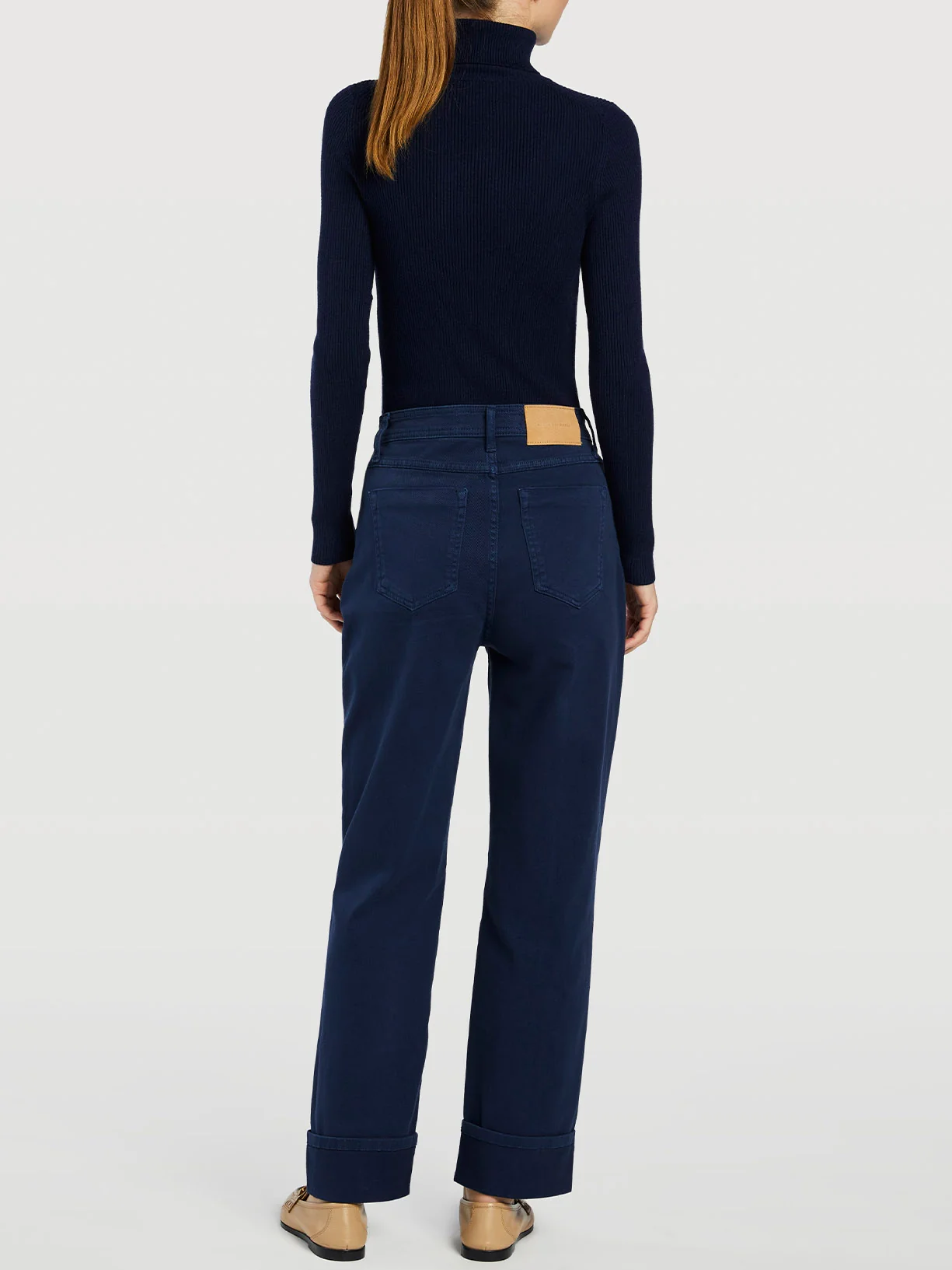 Calças com a bainha virada para cima - Image 11