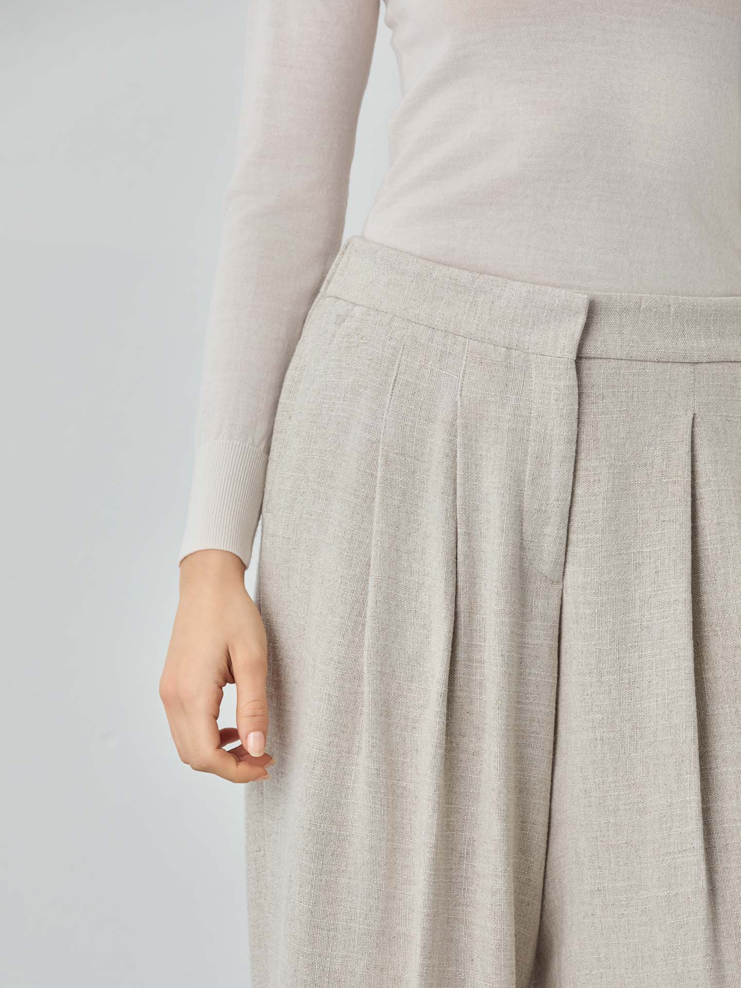 Calças com cós elástico ,barrel fit, em tecido viscose, linho e mistura de lyocell - Image 4