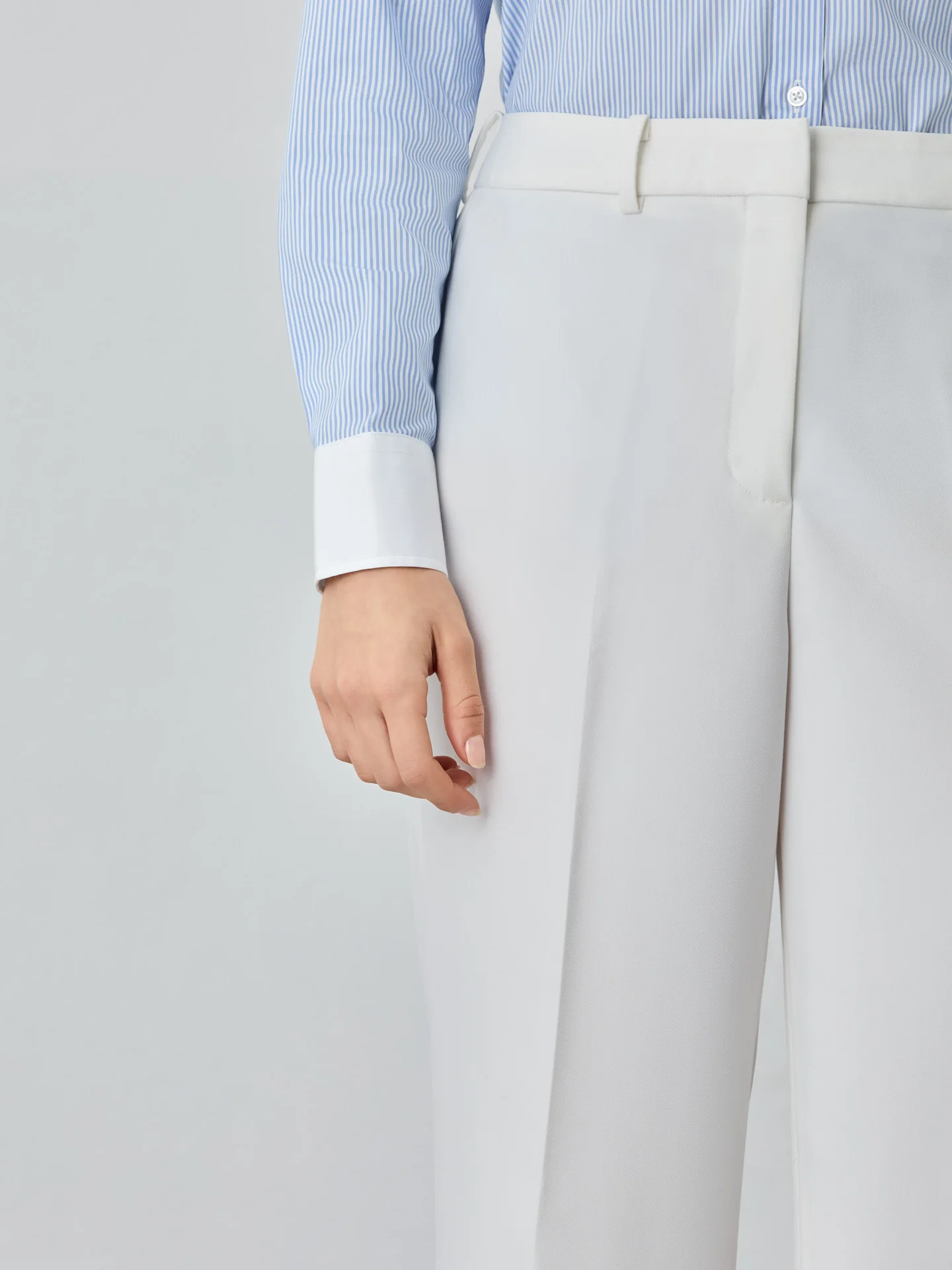 Calças loose fit ecru em tecido com mistura de rayon - Image 3