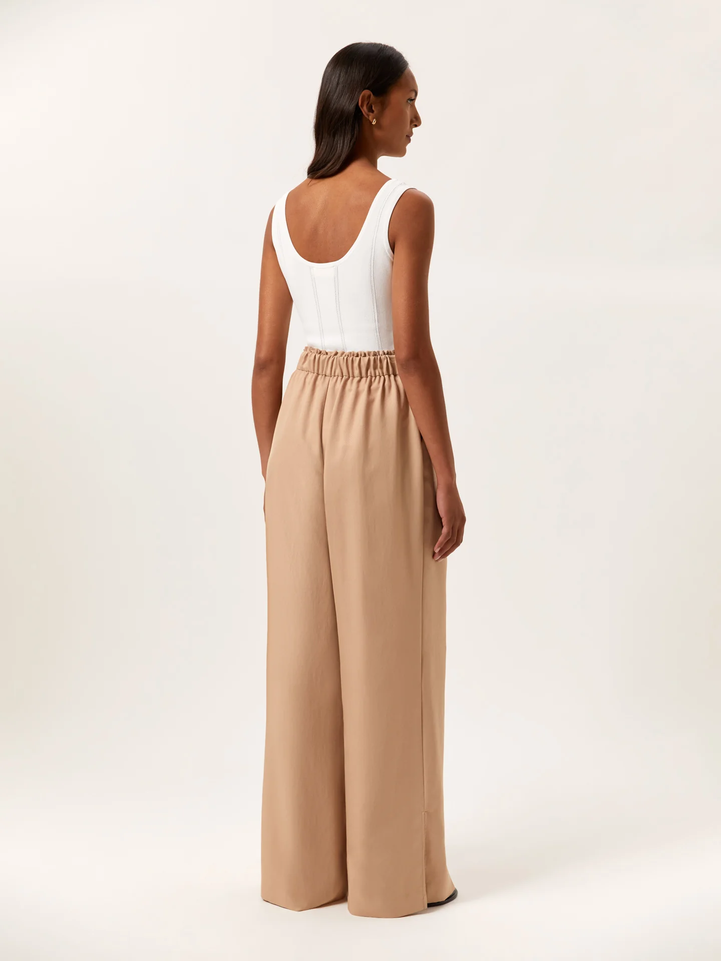 Calças loose fit em tecido de Tencel e Rayon com elástico no cinto - Image 4