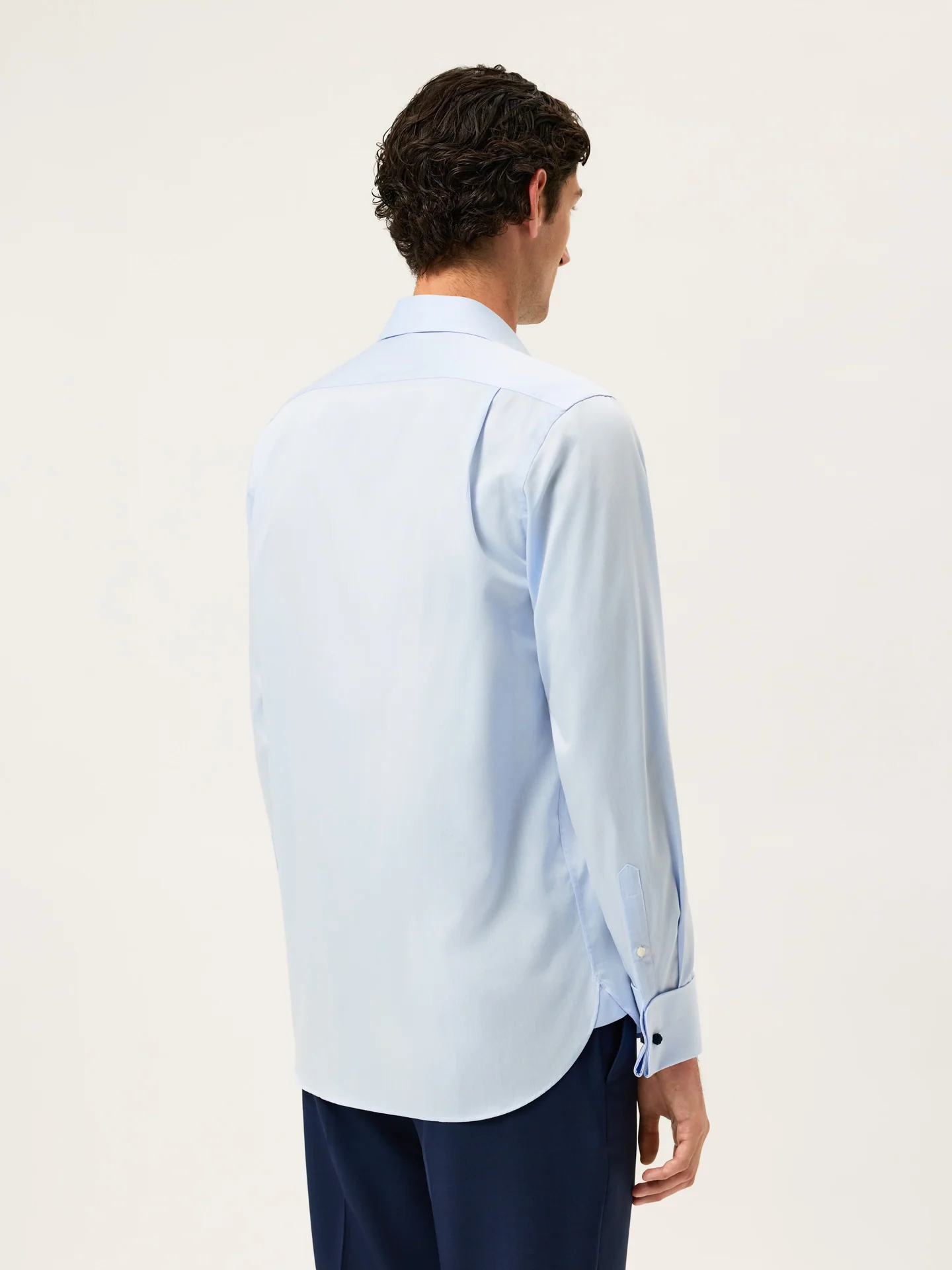 Camisa Formal Regular Fit em Tecido sarjado, com Colarinho Oxford e Punhos Duplos - Image 4