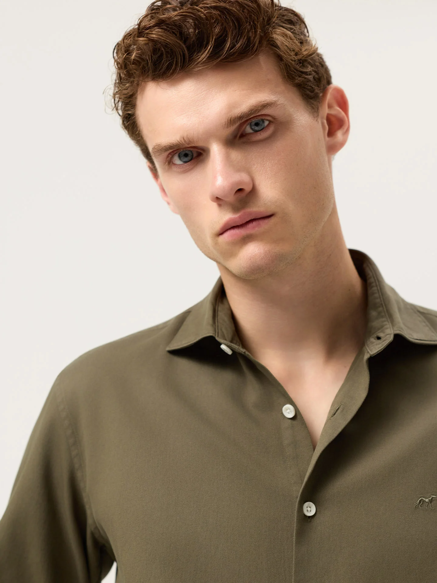 Camisa Slim Fit de Algodão Estruturado Garment Dye - Image 6