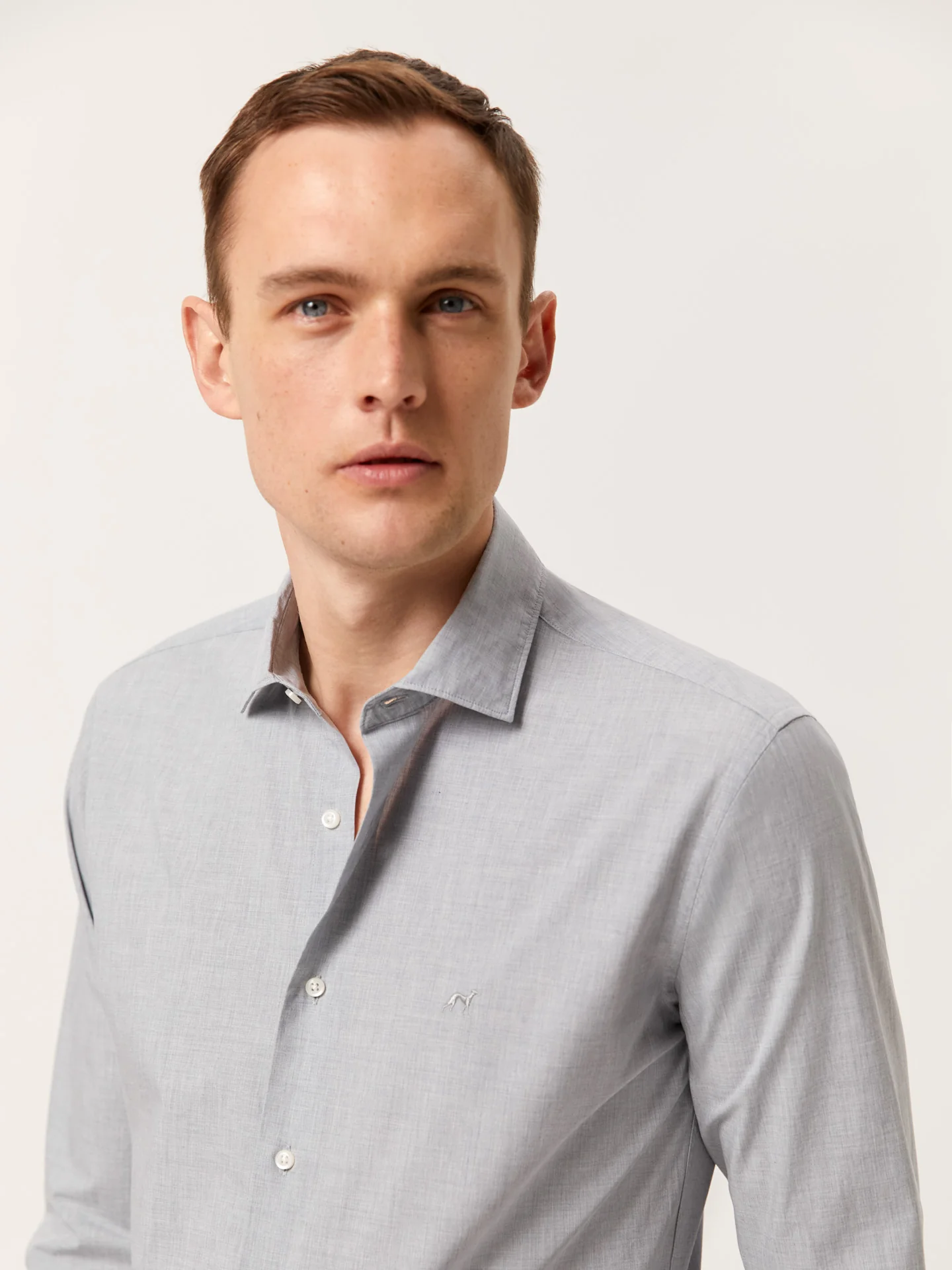 Camisa slim fit de algodão mescla com colarinho aberto - Image 11