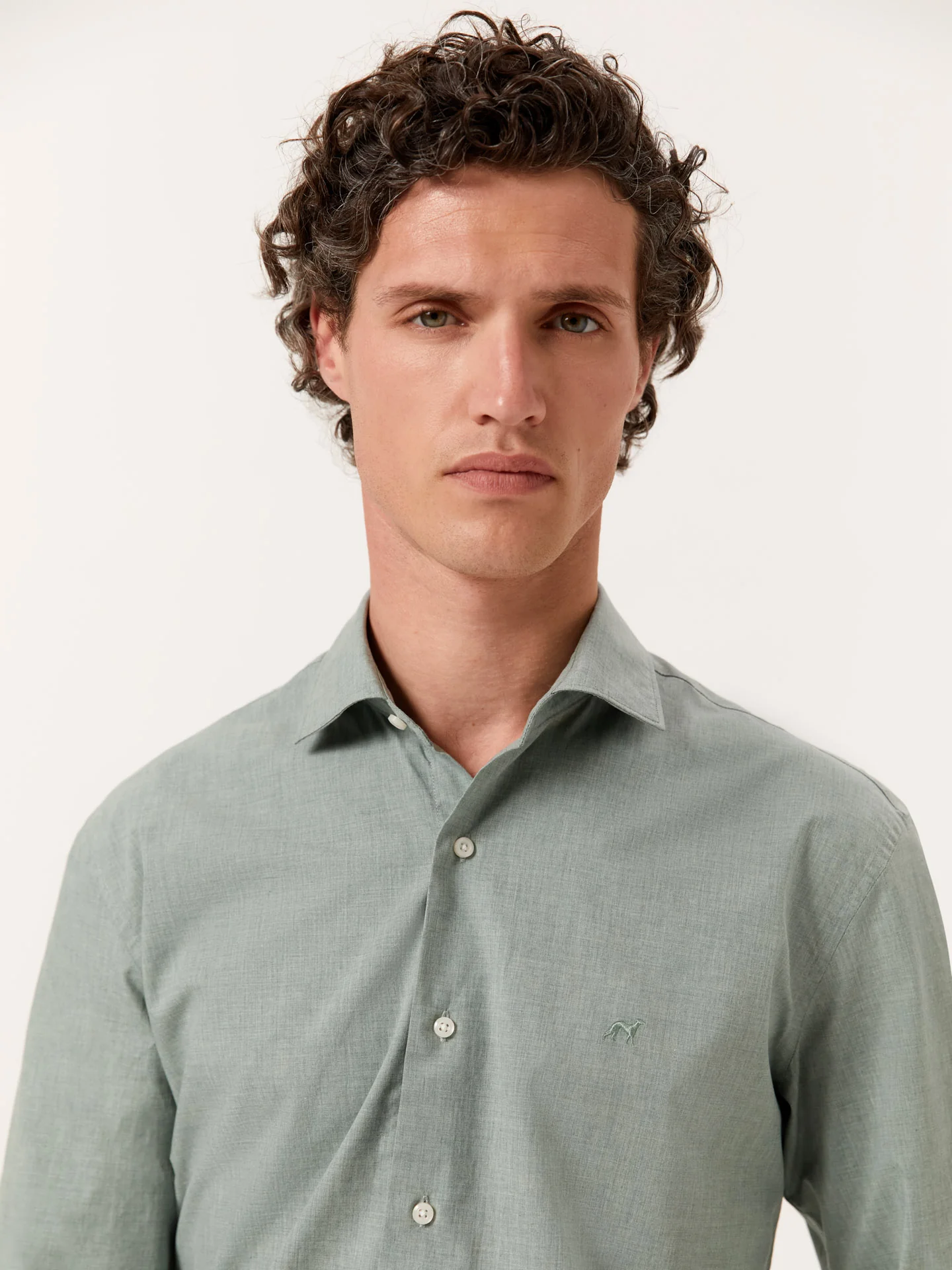 Camisa slim fit de algodão mescla com colarinho aberto - Image 16