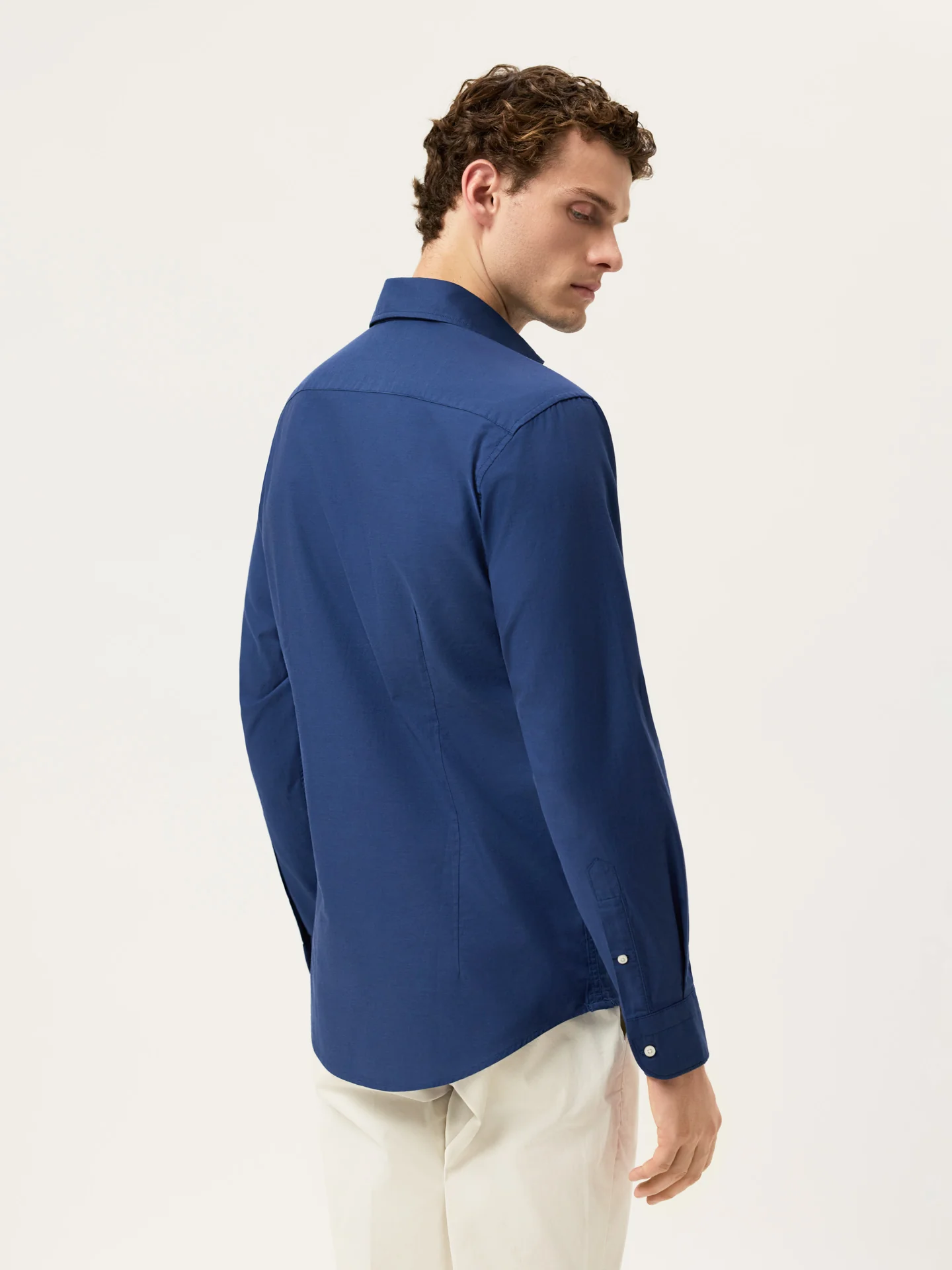 Camisa Slim fit em Denim Leve com Colarinho Newport - Image 3