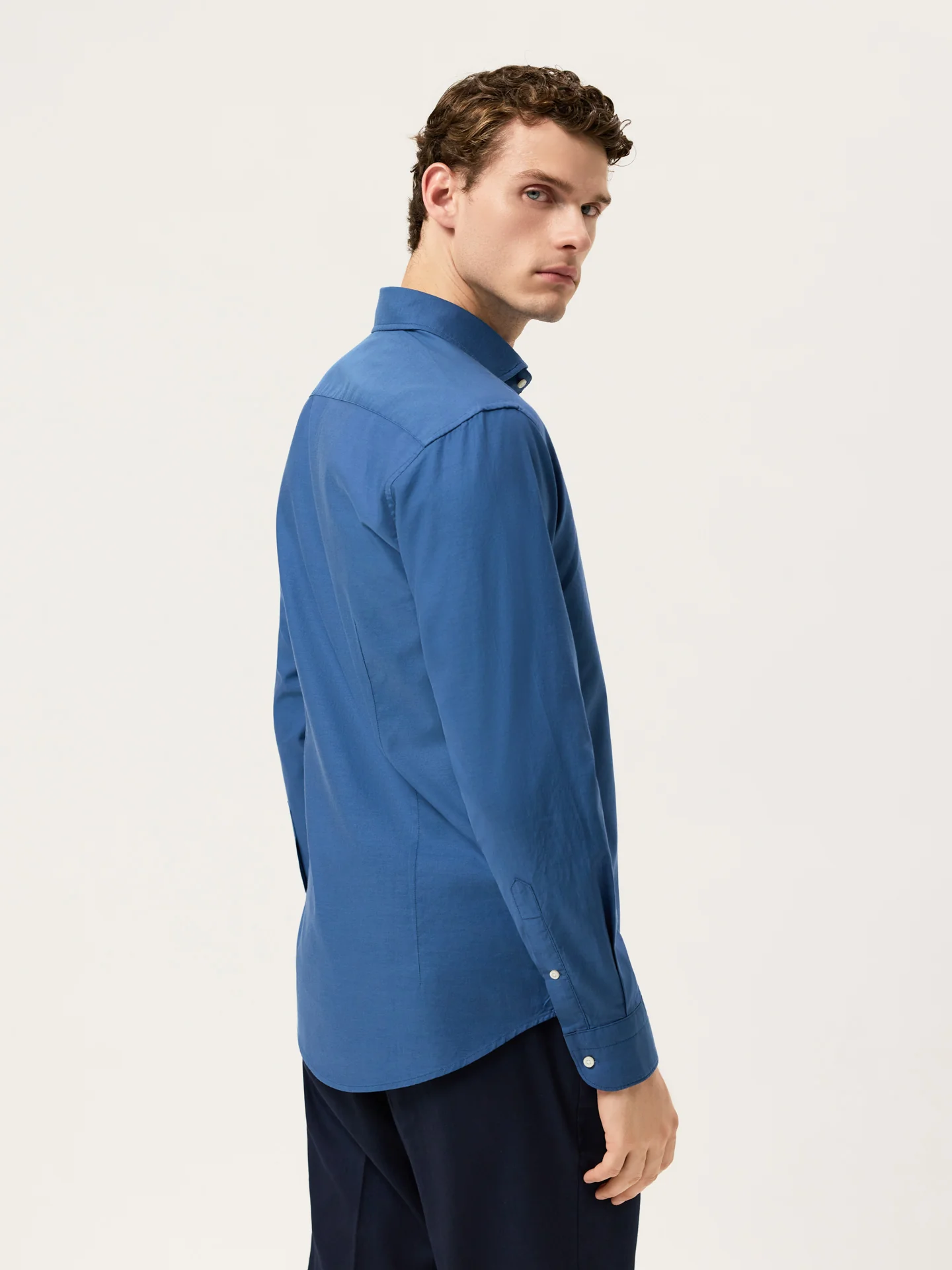 Camisa Slim fit em Denim Leve com Colarinho Newport - Image 7