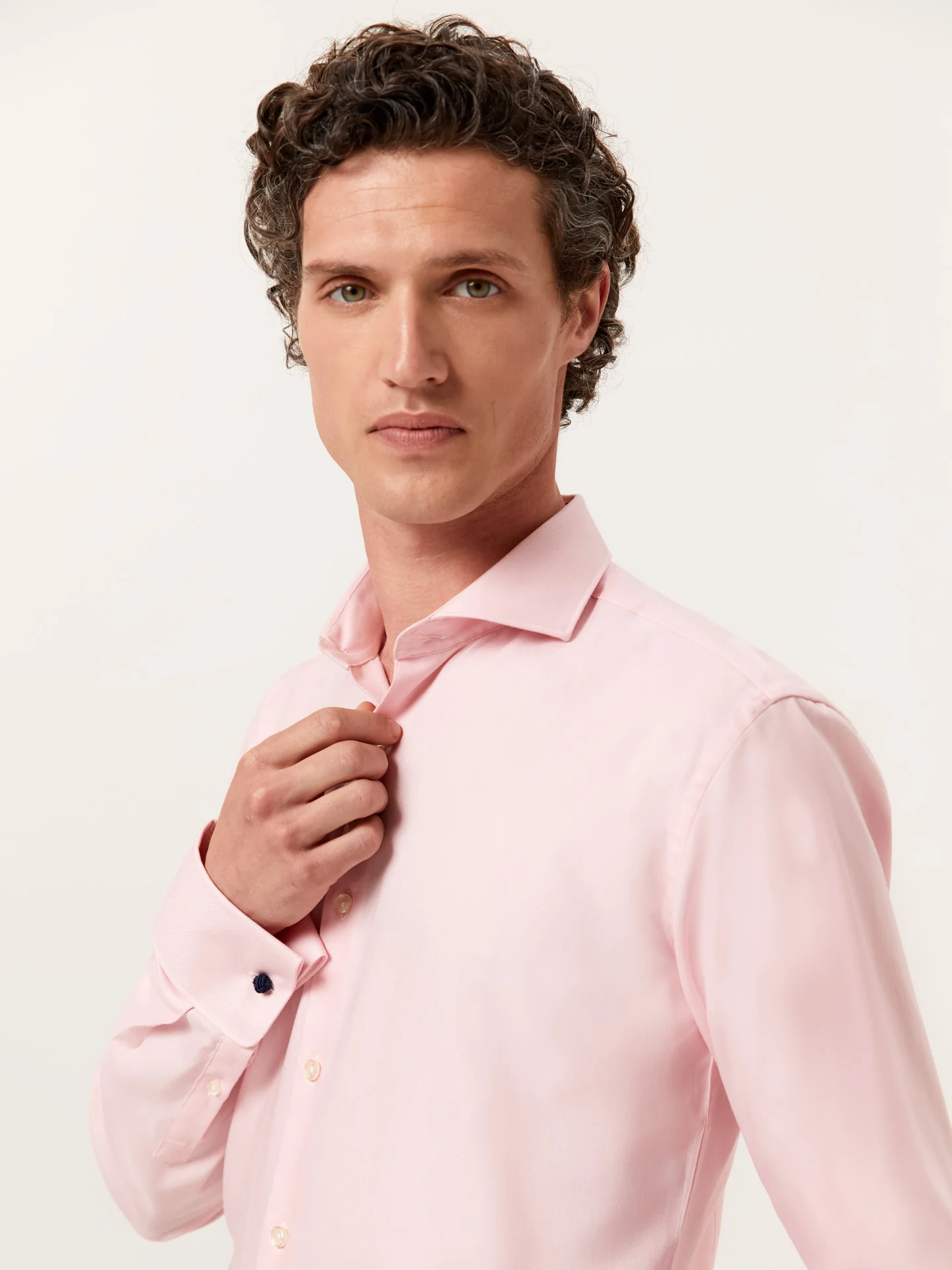 Camisa slim fit em oxford com colarinho Dublin e punhos duplos - Image 6