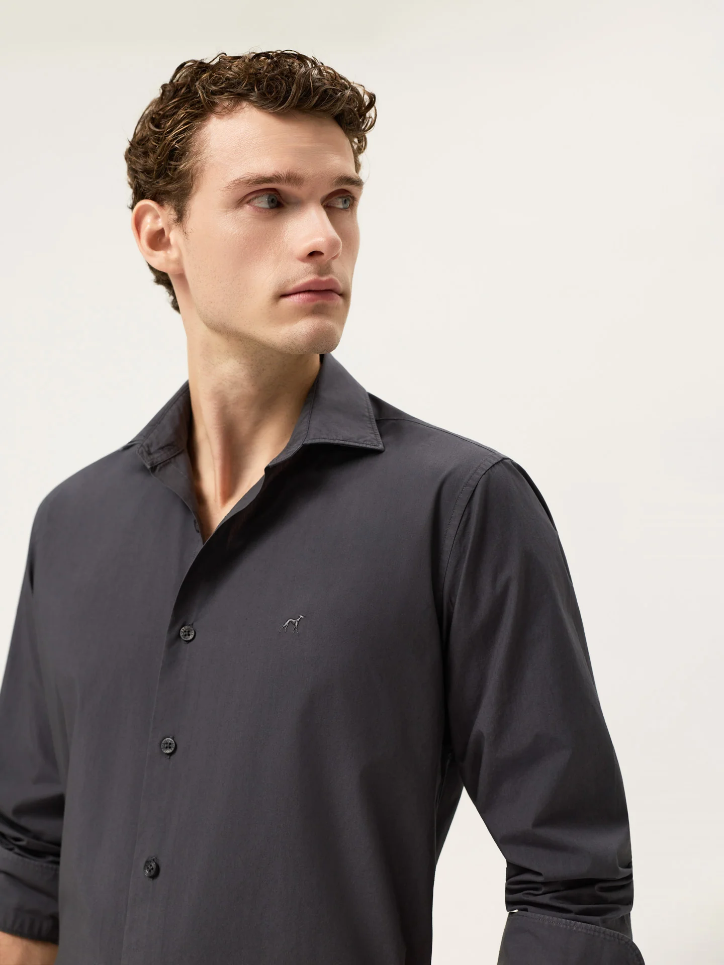 Camisa Slim Fit em Popeline Overdye com Colarinho Aberto - Image 21