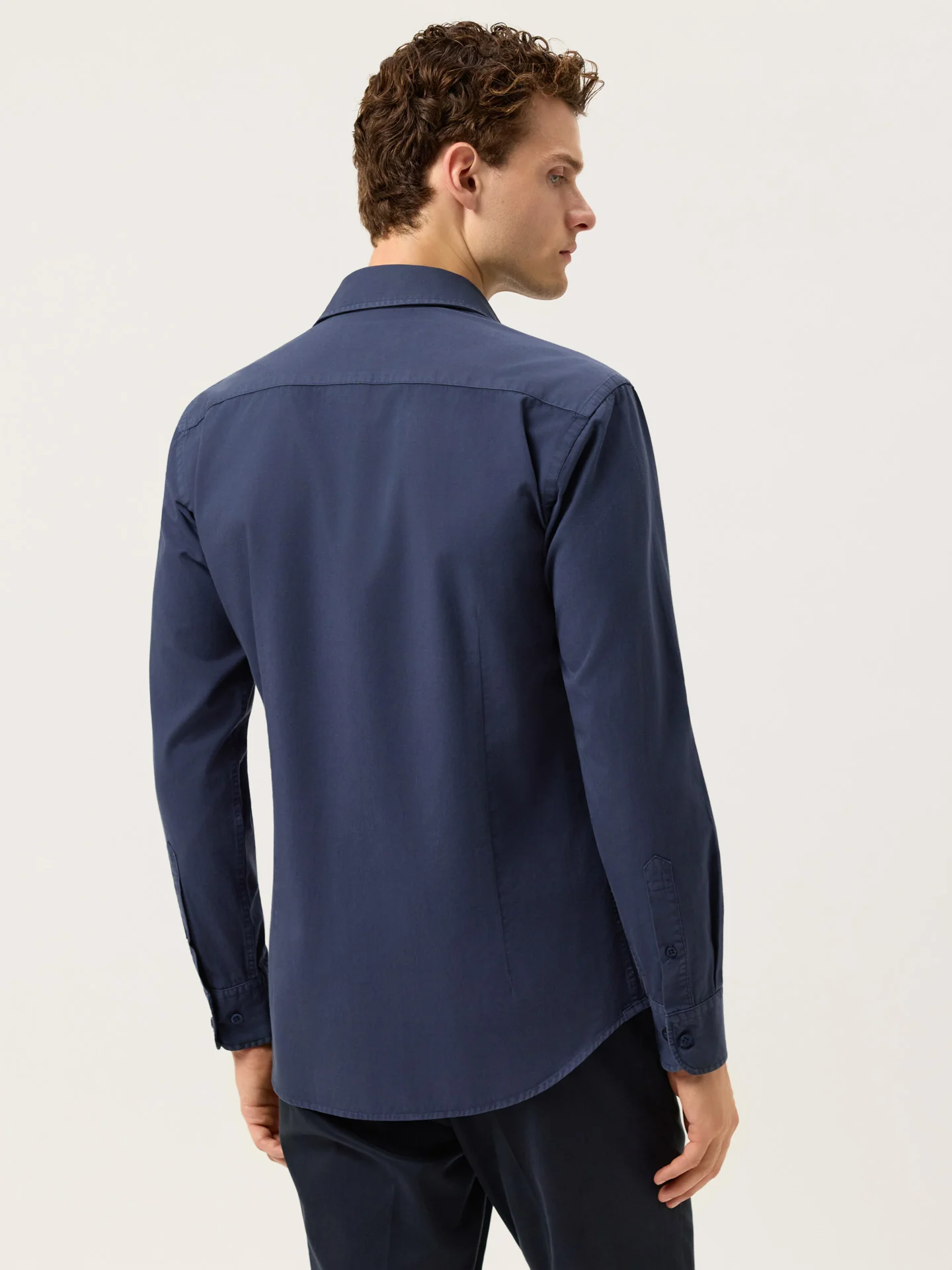 Camisa Slim Fit em Sarja de Algodão Macio Garment Dye - Image 15