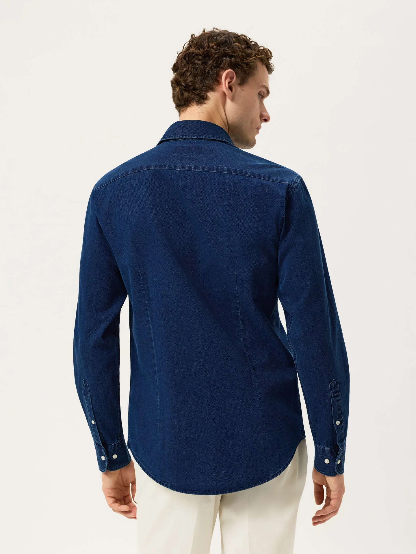 Camisa Slim Fit Estruturada em Denim de Algodão com Colarinho Newport - Image 3