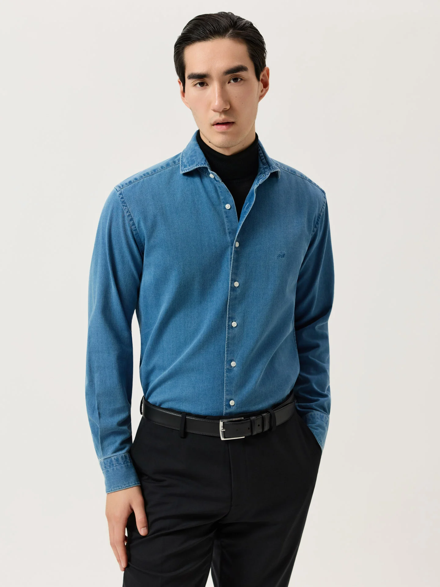 Camisa Slim Fit Estruturada em Denim de Algodão com Colarinho Newport - Image 5