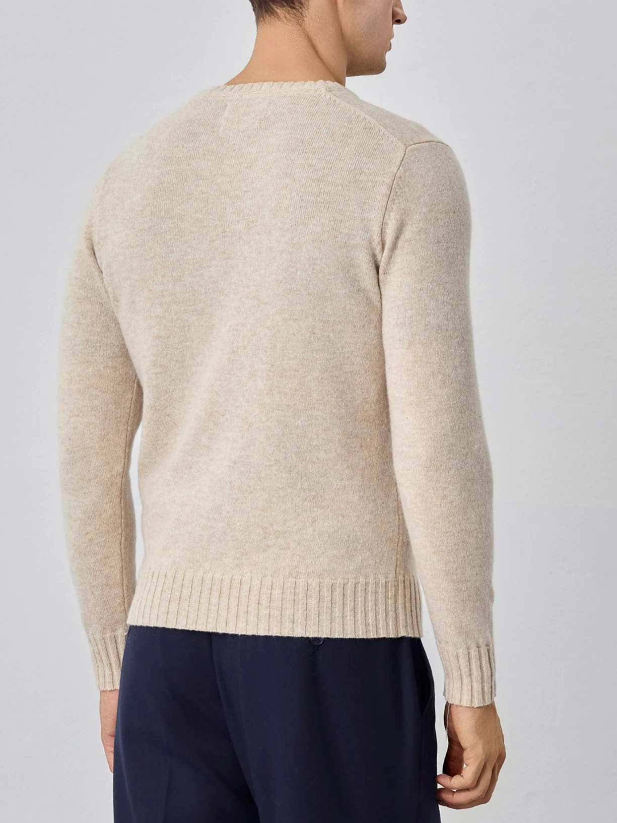 Camisola de decote em v de manga comprida lavável na máquina em lambswool - Image 6