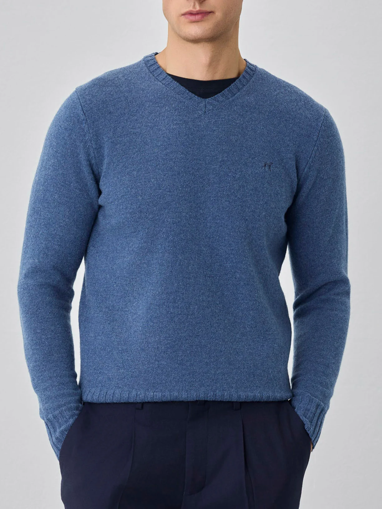 Camisola de decote em v de manga comprida lavável na máquina em lambswool - Image 7