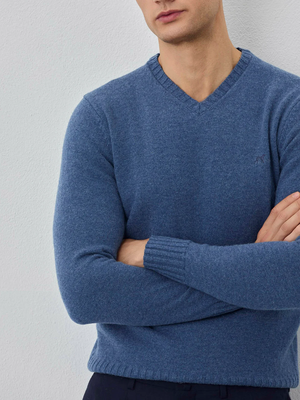 Camisola de decote em v de manga comprida lavável na máquina em lambswool - Image 8