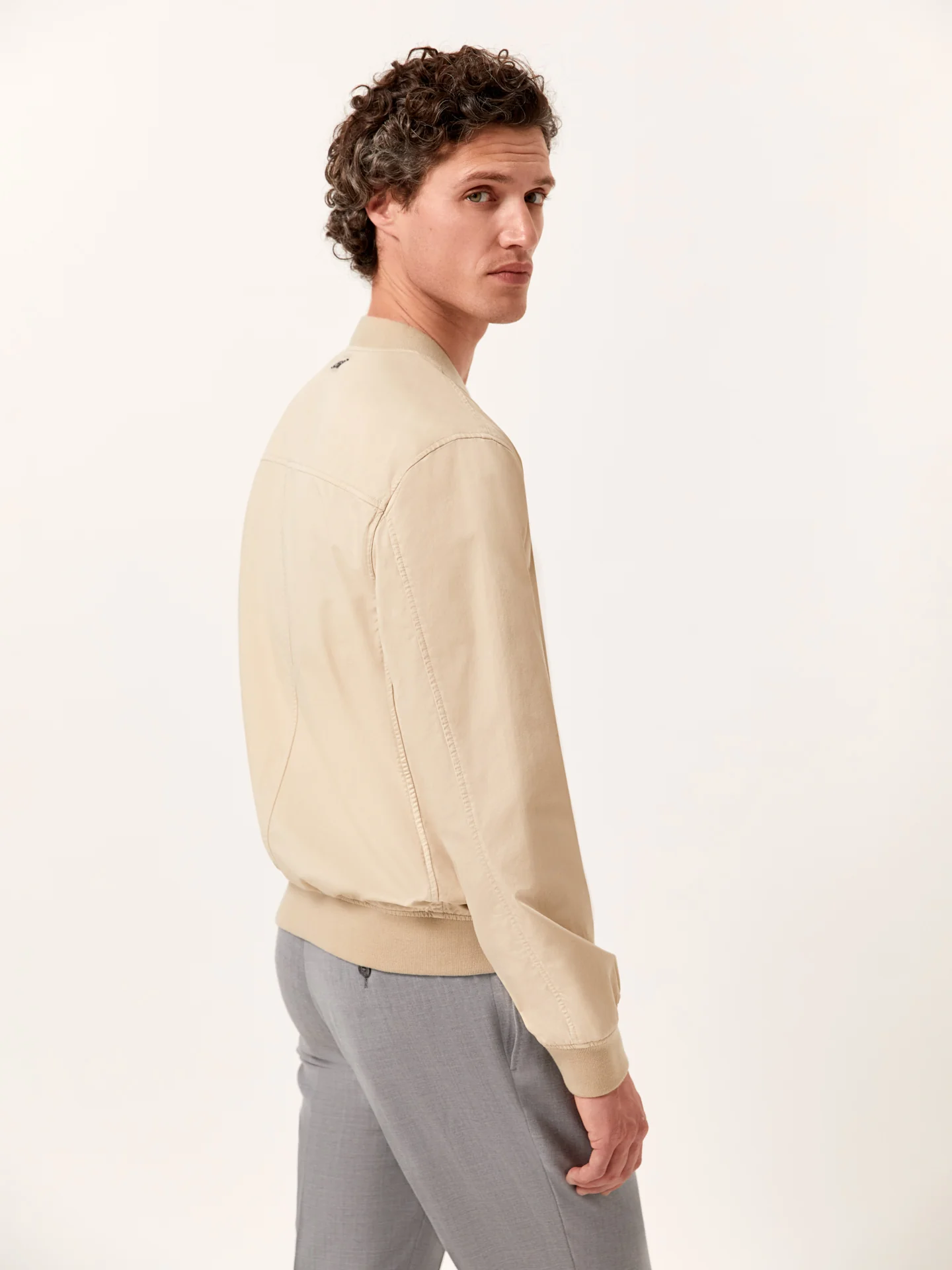 Casaco bomber leve em garment wash - Image 14