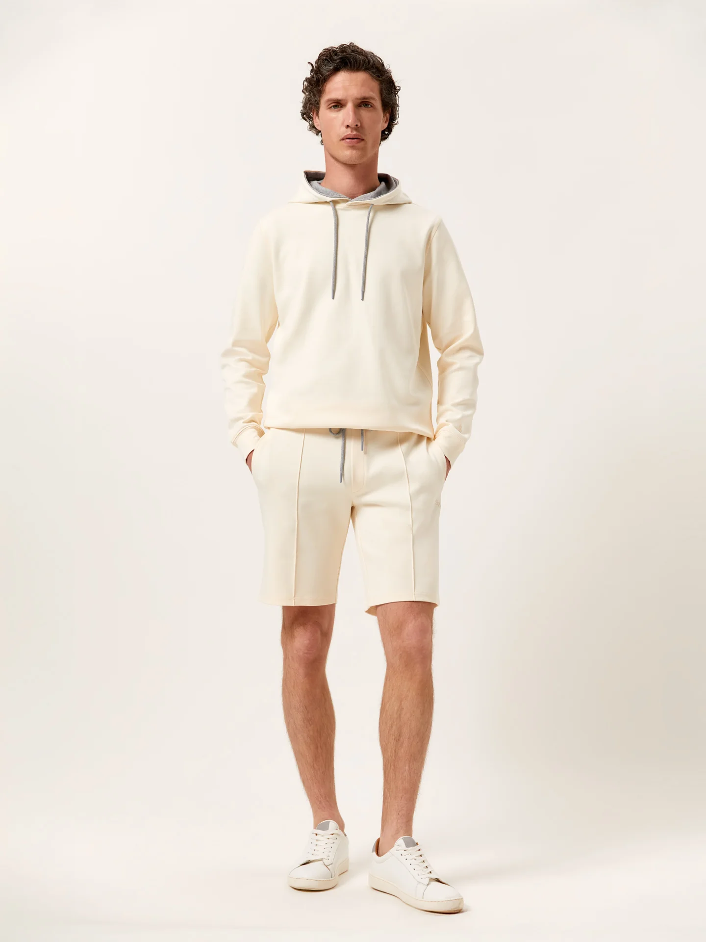 Hoodie Luxe Leisure - Image 7