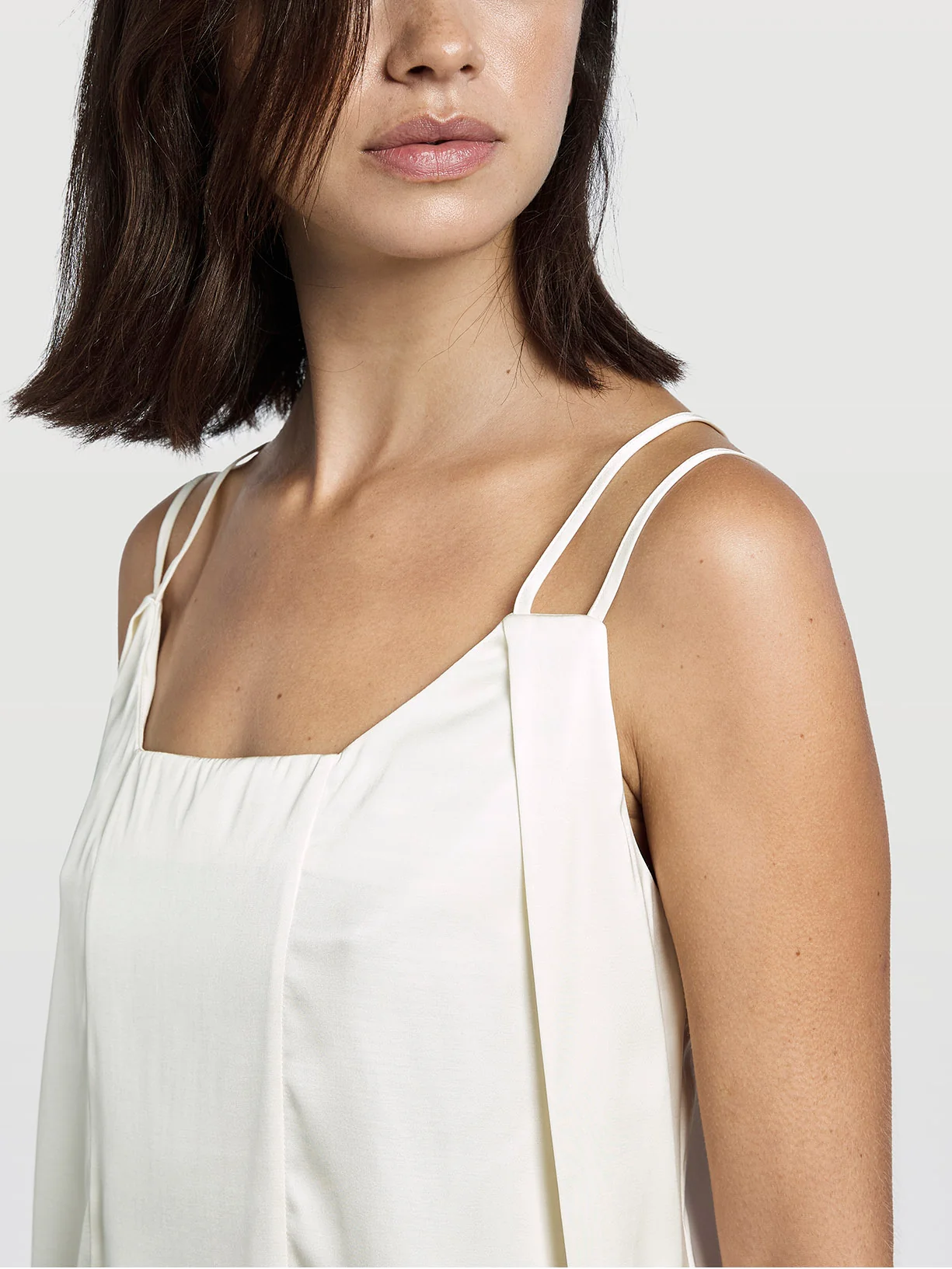 Top de cetim com sobreposição de tecido na frente - Image 5