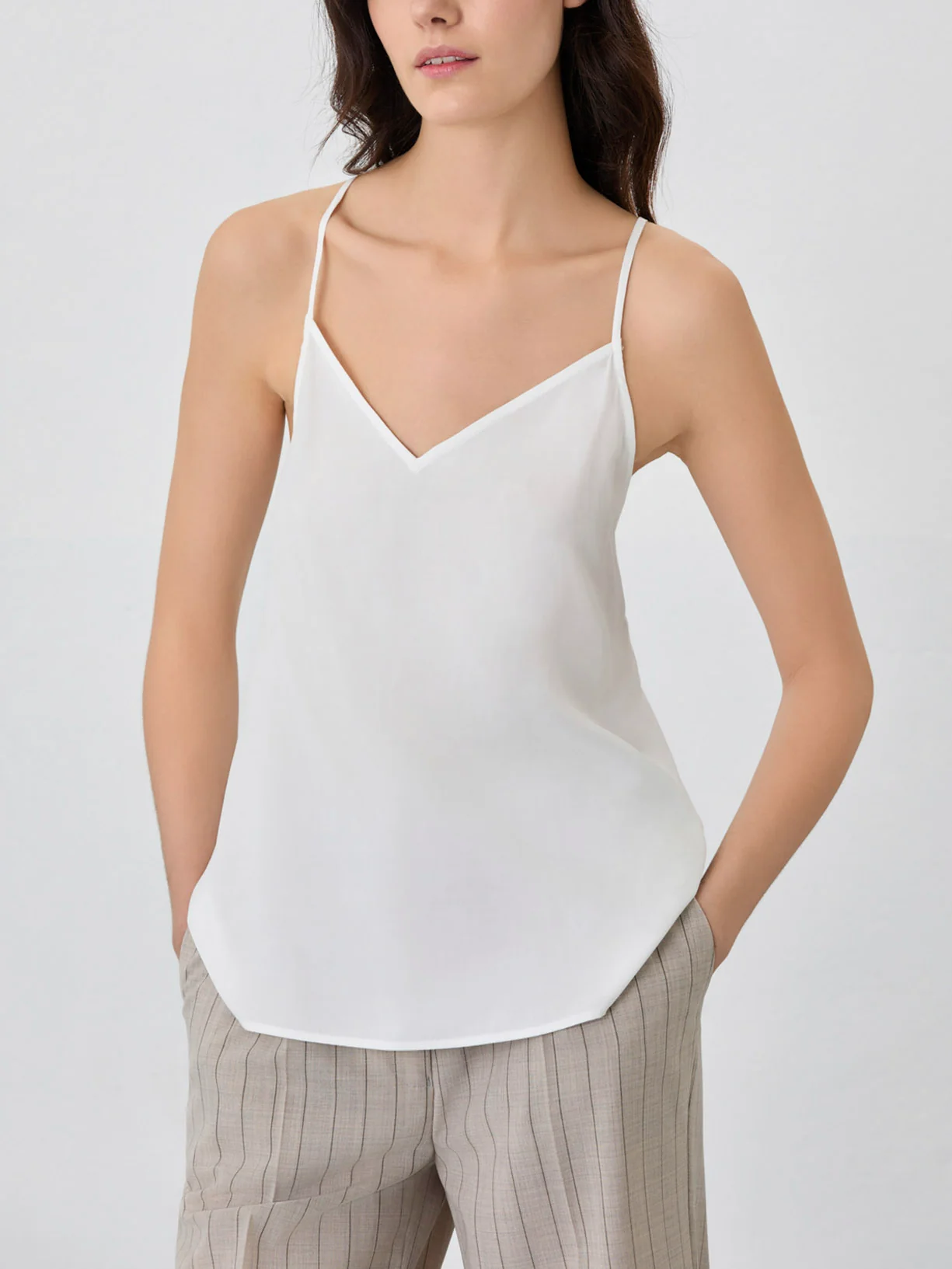 Top Fluido Com Decote Em V Em Cetim - Image 5